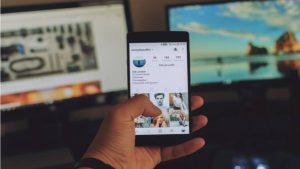 Perfect bio: how to create the best first impression online
